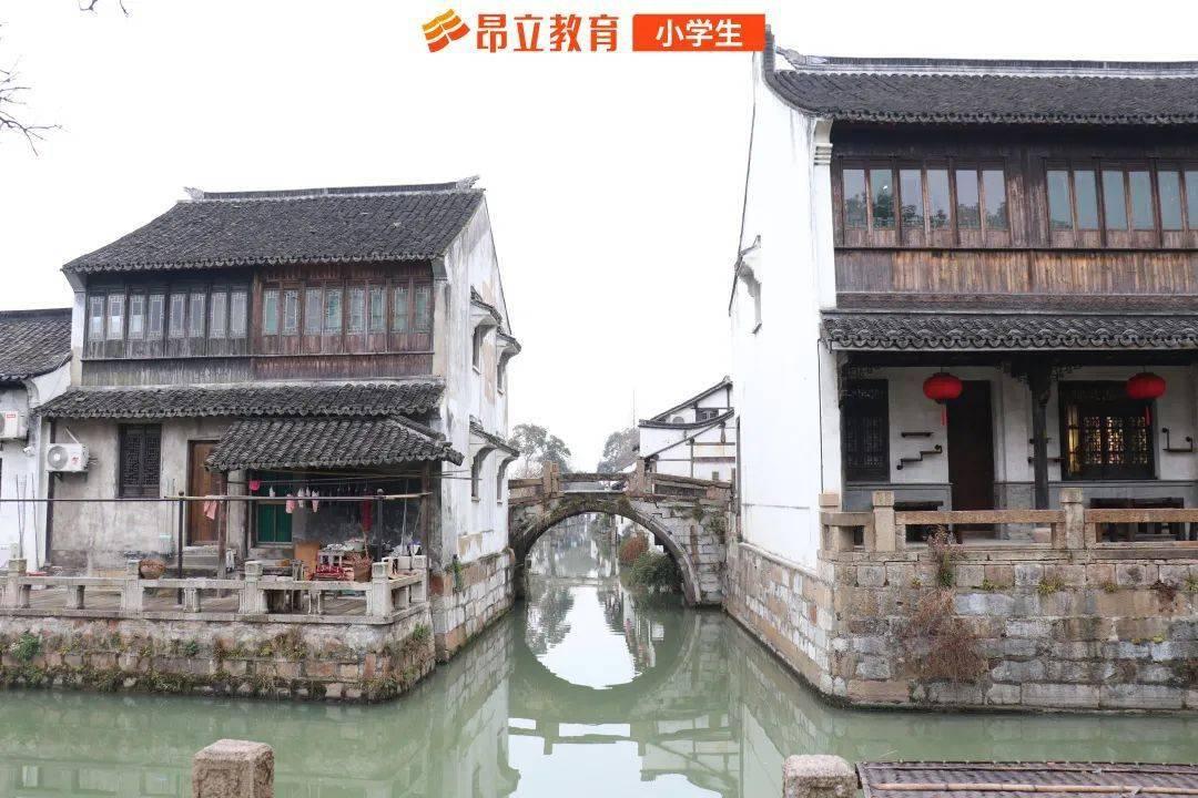 22岁的我脚却只有33码！跑古代都不用裹了，体重也就82斤，怎么吃都吃不胖，有男生会喜欢吗游戏画面